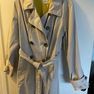 Old Navy Women’s tan trench coat size XL